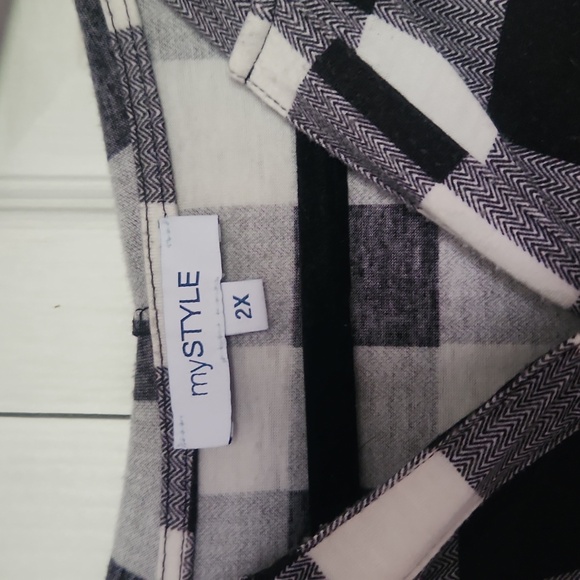 Plus size Plaid 1/4 Lightweight Button Up - Picture 6 of 9